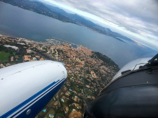 PA34-flying-over-Saint-Tropez